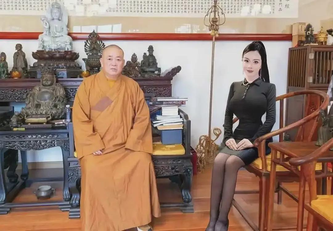 释永信的关门弟子关琪，身材火辣，范曾亲自为她的画作题字（组图） - 4