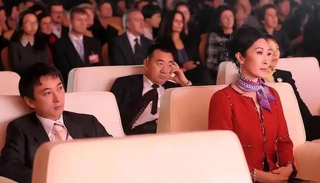 71岁王健林现身新疆，近照骨瘦如柴，王思聪却在国外和女友狂欢（组图） - 24