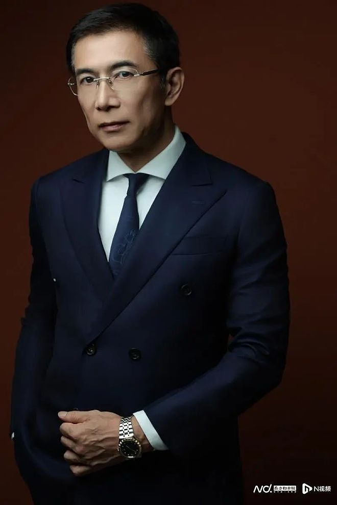 53岁立白副总裁火了，8块腹肌7%体脂率夺健美亚军（组图） - 5