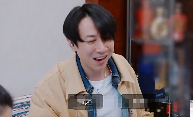 张维伊听小说赚钱上热搜?与董璇姐弟恋惹争议!网友笑喷(组图) - 1