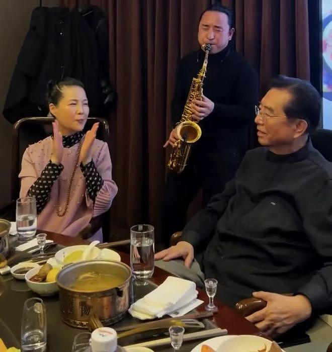 娱记辟谣李双江儿子美国赌博输掉5800万：李天一在北京，近期并未出国（组图） - 10