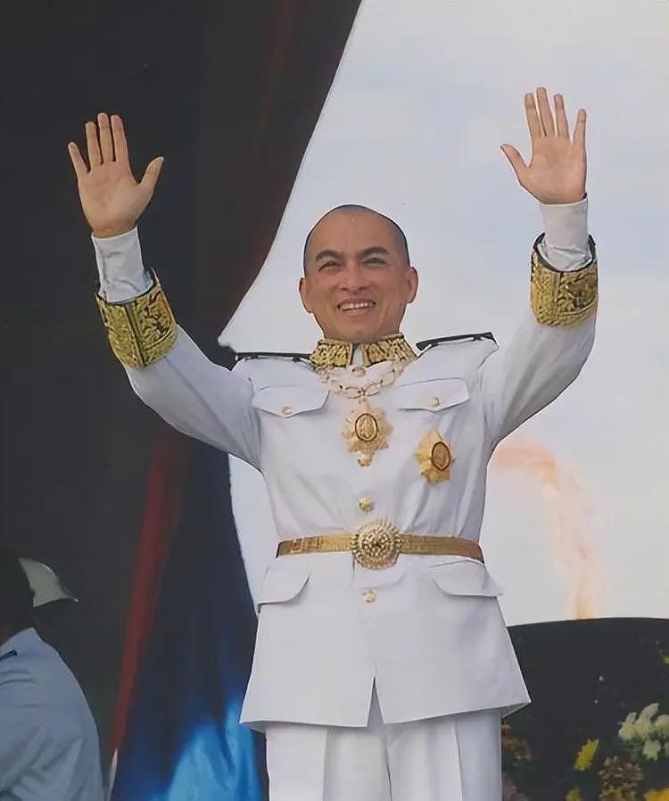 风流的西哈努克:娶6个妻子有2个姨妈1个表妹,儿子却单身到72岁(组图) - 12
