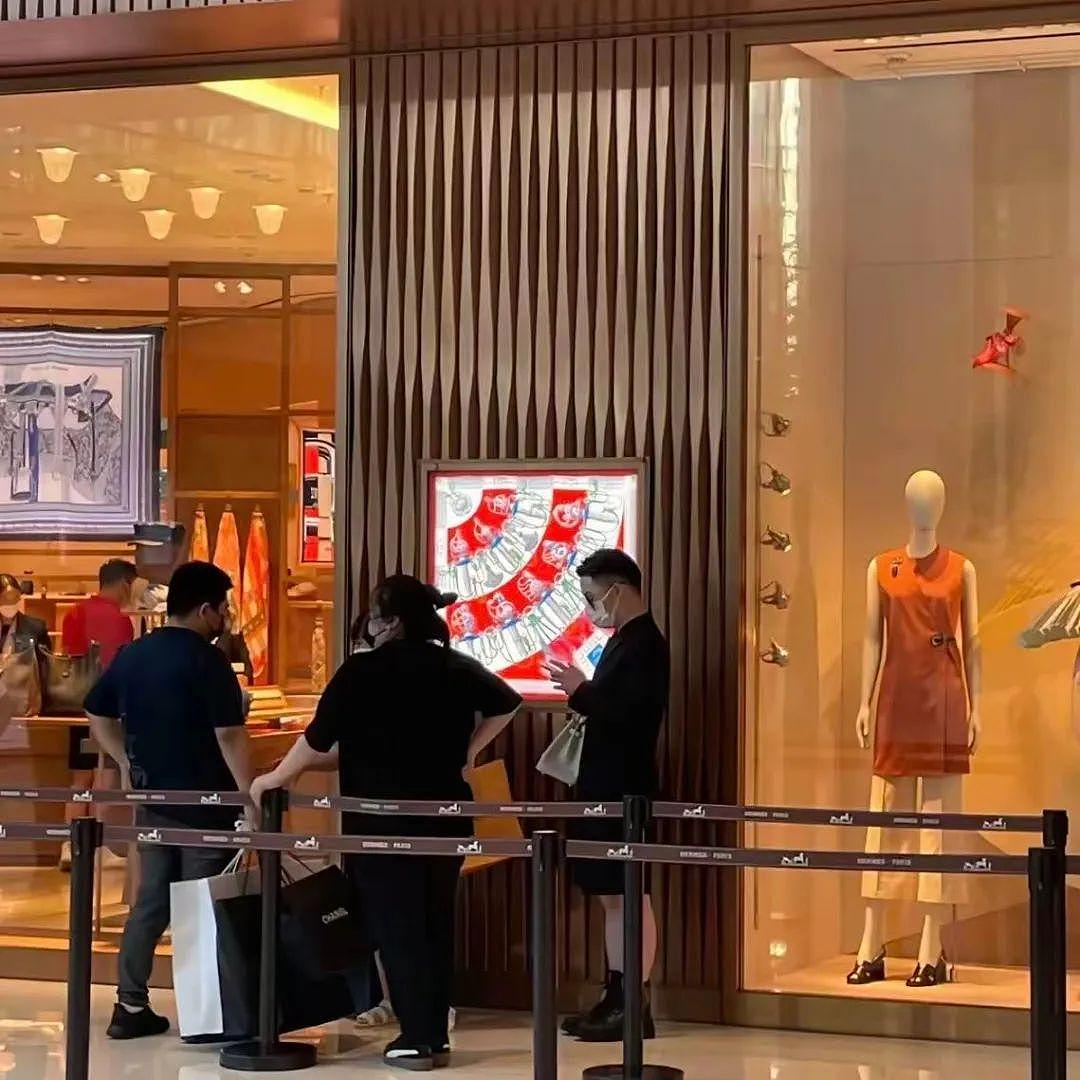 炫富号称亿万富豪的他,在外网复出了......(组图) - 25