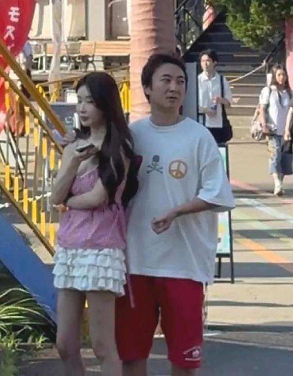 71岁王健林现身新疆，近照骨瘦如柴，王思聪却在国外和女友狂欢（组图） - 20