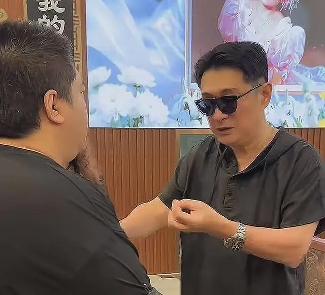 千百惠遗容曝光！静静躺在百合中，儿子手捧遗照，黄安掩面痛哭（组图） - 10