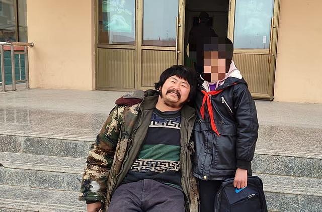 残疾公益人胡雷之痛：其资助“牛奶女孩”离世，网络戾气又向家属 “挥刀”（组图） - 1