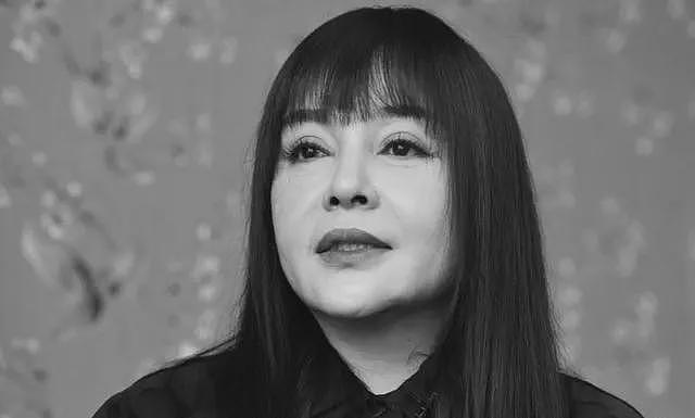 千百惠遗容曝光！静静躺在百合中，儿子手捧遗照，黄安掩面痛哭（组图） - 14