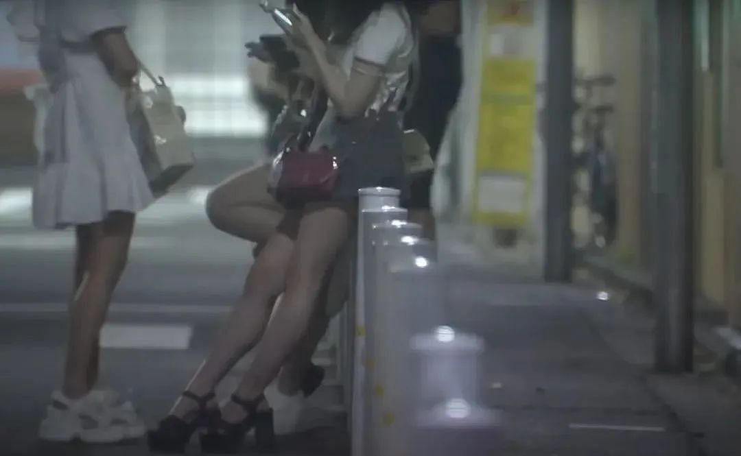 与华人游客在公园发生性交易!东京“站壁女”为了牛郎欠债下海,两年赚1亿日元,七成客人是外国人(组图) - 9