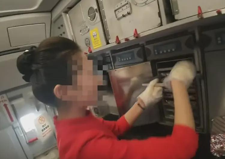 川航乘客摆餐后续，朋友圈曝光，多次骚扰空乘曾逼得一空姐离职（组图） - 4