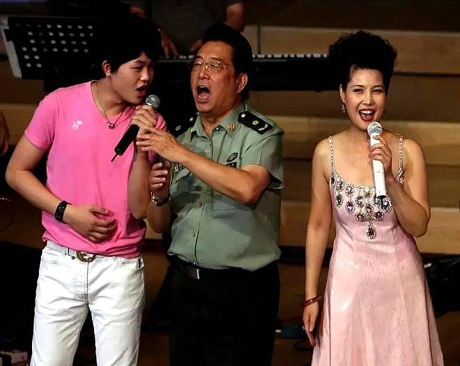 娱记辟谣李双江儿子美国赌博输掉5800万：李天一在北京，近期并未出国（组图） - 6