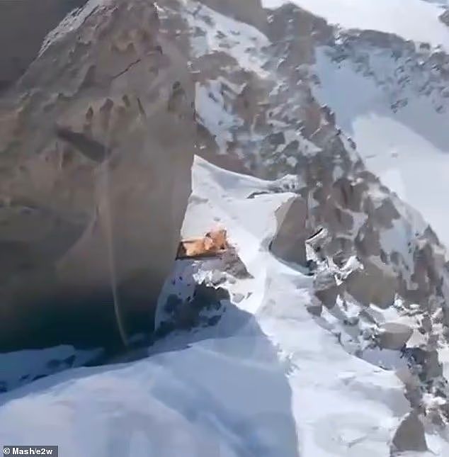 俄罗斯女登山者被困7000米天山十日,同行帮忙时殒命,救援取消(组图) - 3