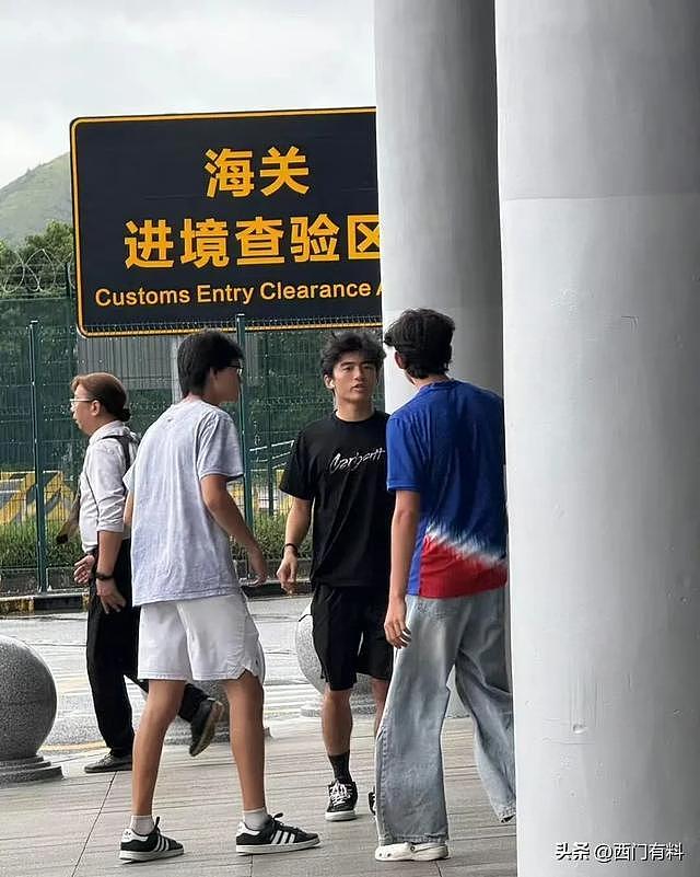 谢霆锋带大儿子迪拜度假，身高背影复制粘贴，儿子颜值被评没爸爸帅（组图） - 3