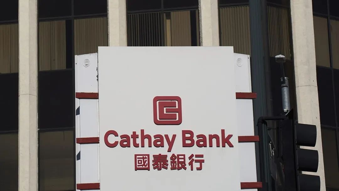 华人被FBI抄家?原来是国泰银行华人经理,因诈骗客户数十万美元,面临472年刑期(组图) - 1