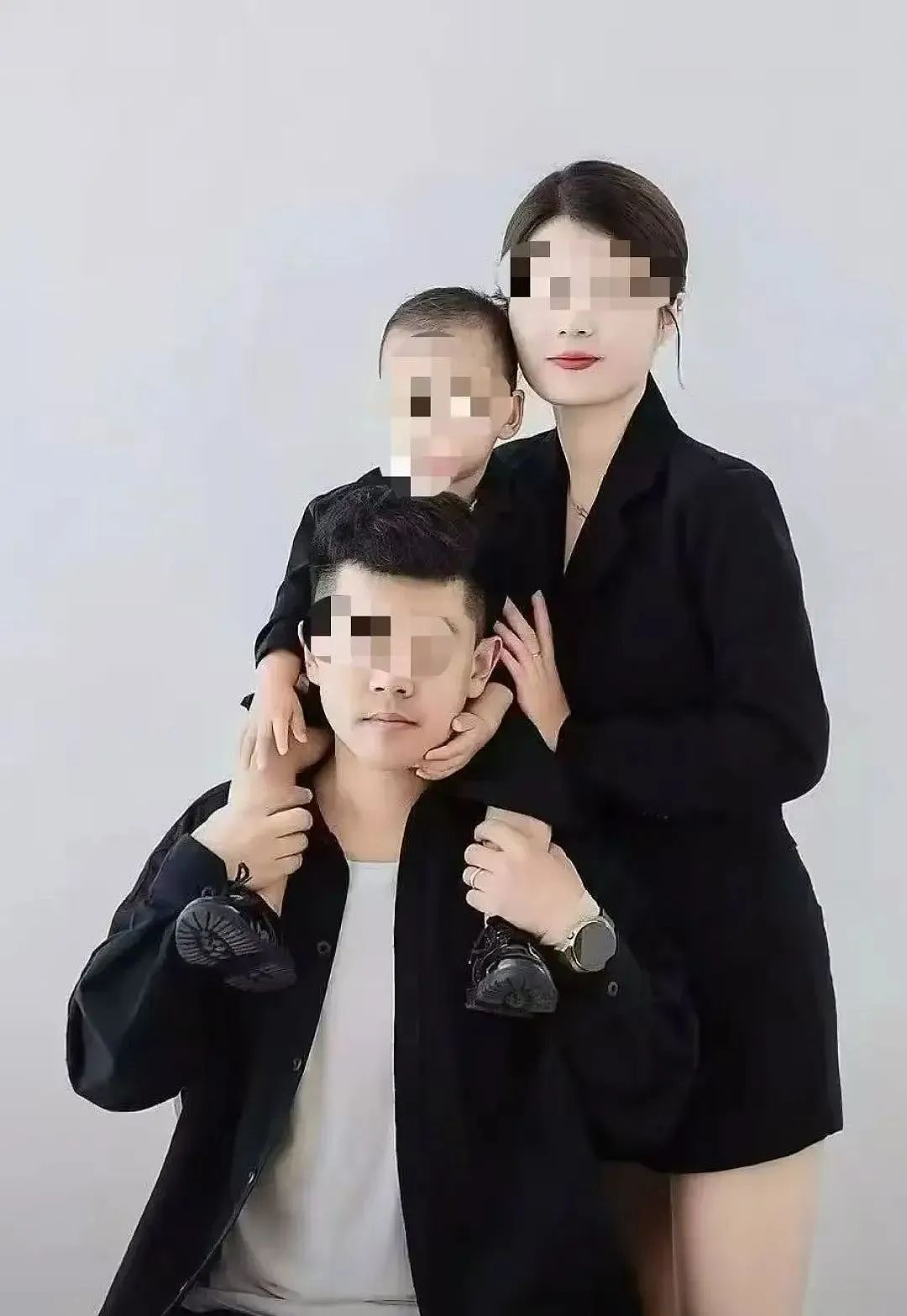 电梯监控曝光!女子疑遭家暴去世,姑姑发声:金某追求我侄女好几年,可婚后不到10天就打她(视频/组图) - 1