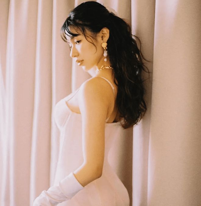 99年杜蕾斯女模，纯欲脸+魔鬼身材，谁能顶得住？（组图） - 13