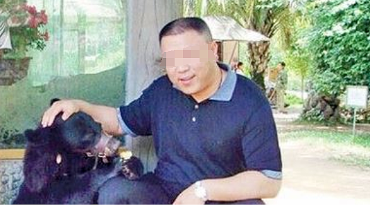 华人富豪想娶外甥女，遭表姐夫碎尸108块血溅豪宅！女友上百，死后5个孩子争家产...（组图） - 9