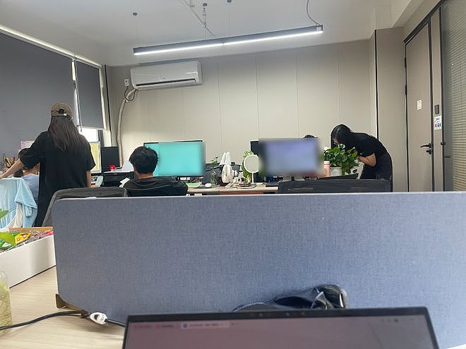 男子开“假装上班”公司：季付450元/月，租客没人是失业者（组图） - 10