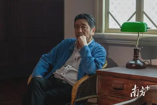 “给先生点烟”打卡照走红后，鲁迅夹烟墙画被投诉，馆方回应（组图） - 6