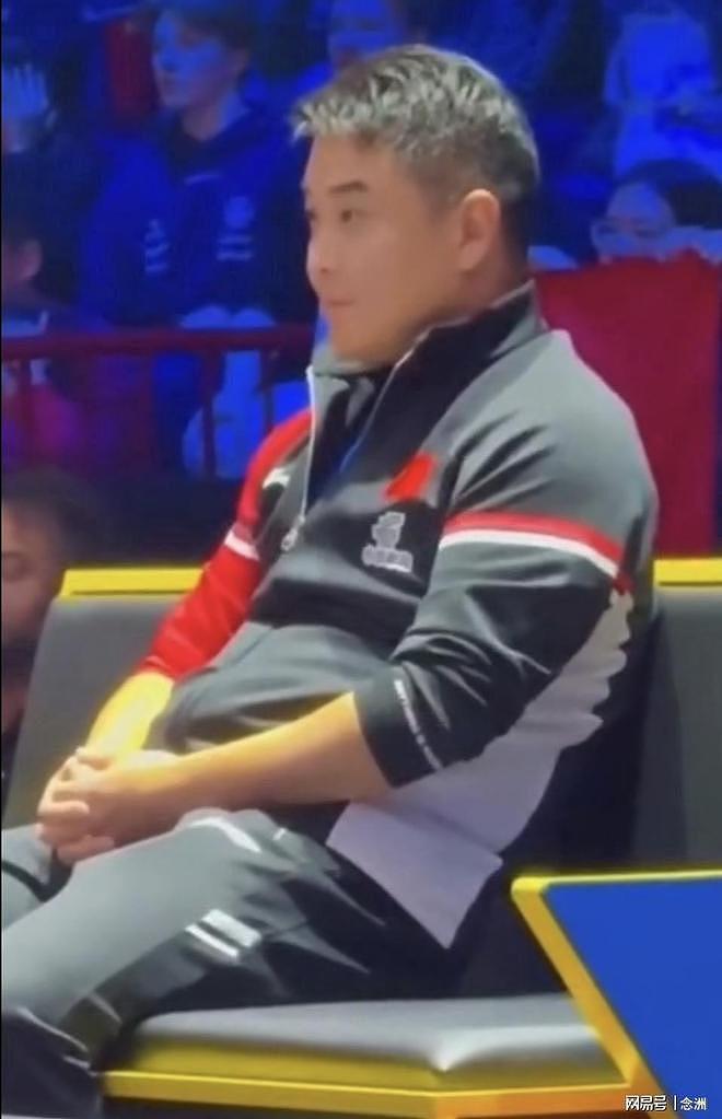 WTT不尊重？五星红旗被瑞典球衣压住！林诗栋8站仅1冠，王皓呆坐（组图） - 3