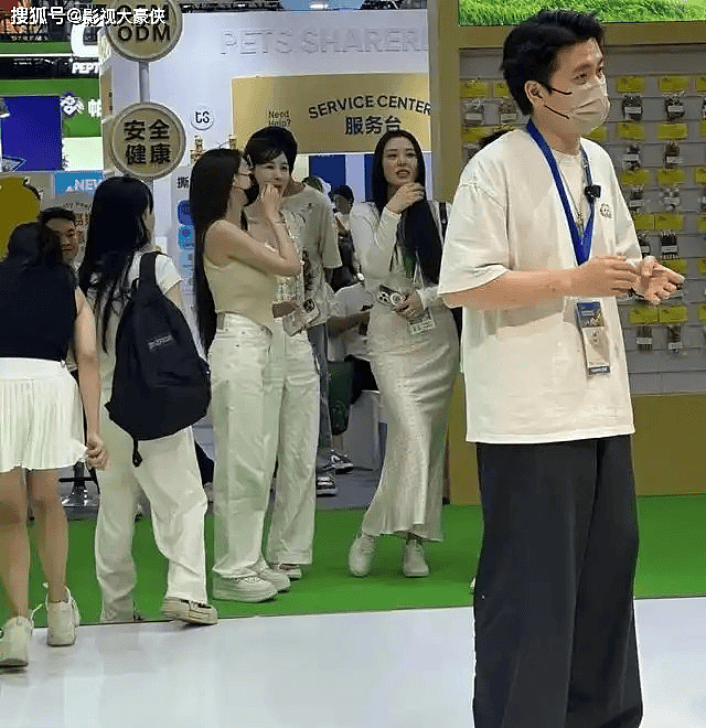 叶柯产后首现身，真实身材与直播差太大，长发齐臀藏深意（组图） - 2