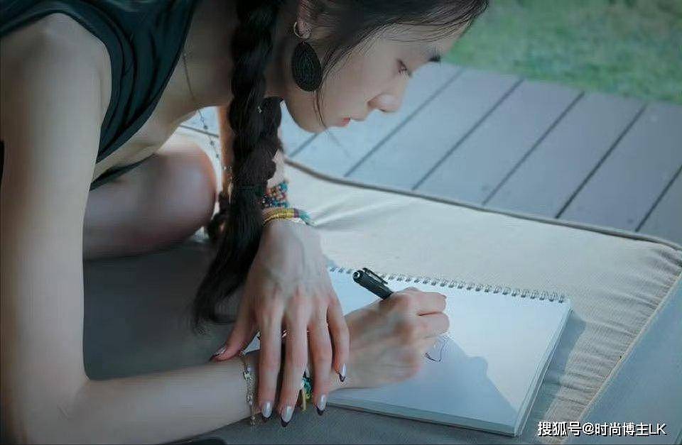 19岁黄多多美上热搜!气质比亲妈孙莉更胜一筹(组图) - 12