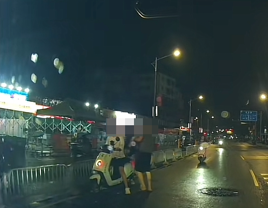 女司机深夜救“被侵犯”醉酒女生，看完经过网友大骂好心人才是凶手（视频/组图） - 2