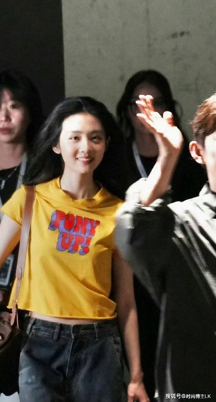 19岁黄多多美上热搜!气质比亲妈孙莉更胜一筹(组图) - 9