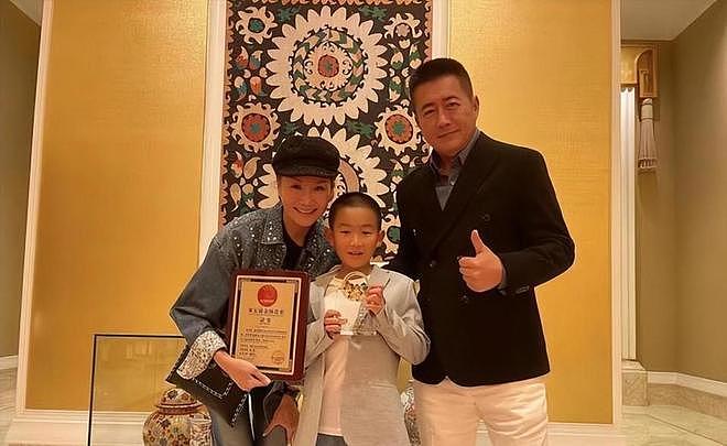 原来她是高曙光女儿，自己跟着妈妈江珊17年，却被异母弟弟继承千万家产（组图） - 26