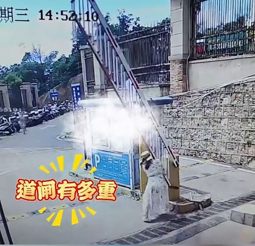 人肉千斤顶!云南悍妇为少妇5元停车费,冒险硬托70公斤电闸画面曝(视频/组图) - 2