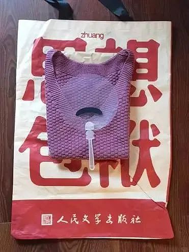 突然爆火，年轻人疯抢，莫言穿了就不想脱！一本书没买却抢了鲁迅COS服（组图） - 2