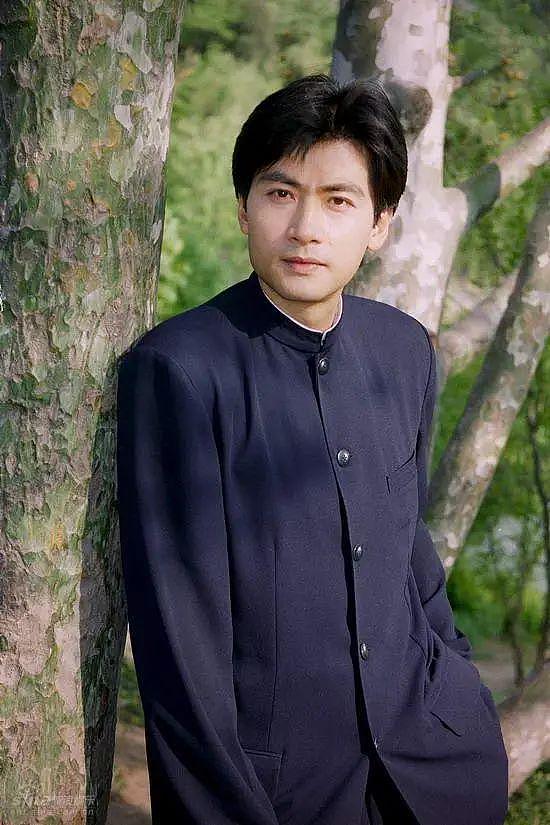 出道36年不温不火，老婆却靠一首歌红了35年，如今成春晚常客（组图） - 4