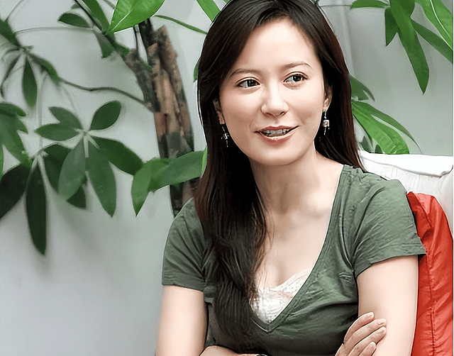 俞飞鸿自曝 20 年不婚真相：身边男人不是丈夫，却陪她抵押房产（组图） - 4