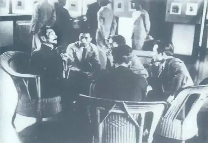 突然爆火，年轻人疯抢，莫言穿了就不想脱！一本书没买却抢了鲁迅COS服（组图） - 16