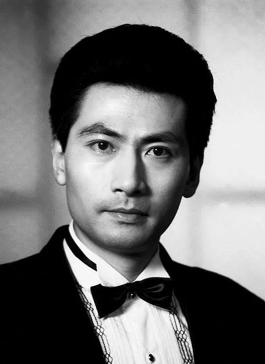 出道36年不温不火，老婆却靠一首歌红了35年，如今成春晚常客（组图） - 3