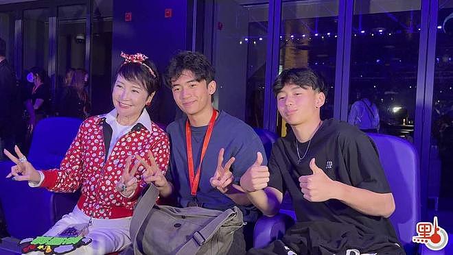 谢霆锋带长子游迪拜吃大餐，18岁Lucas成帅小伙与父亲并肩作战（组图） - 5
