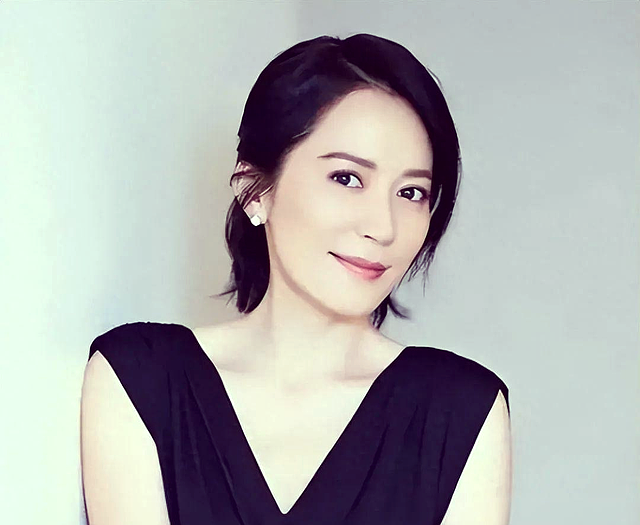 俞飞鸿自曝 20 年不婚真相：身边男人不是丈夫，却陪她抵押房产（组图） - 9