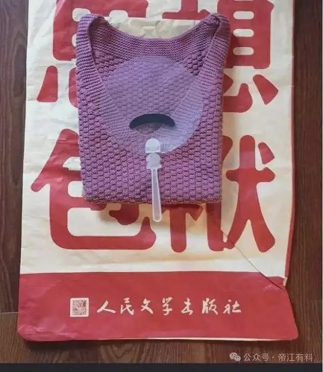 “给先生点烟”打卡照走红后，鲁迅夹烟墙画被投诉，馆方回应（组图） - 5