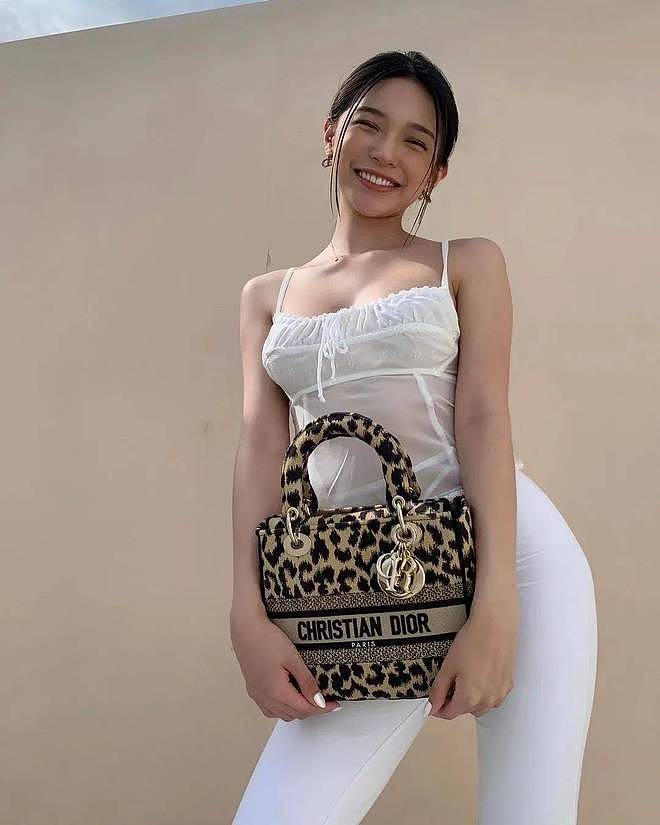 99年杜蕾斯女模，纯欲脸+魔鬼身材，谁能顶得住？（组图） - 9