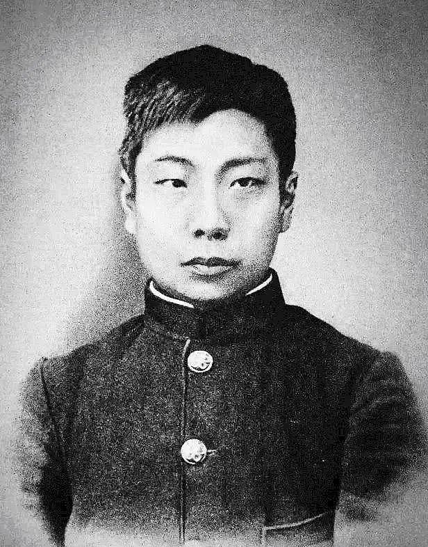 突然爆火，年轻人疯抢，莫言穿了就不想脱！一本书没买却抢了鲁迅COS服（组图） - 19