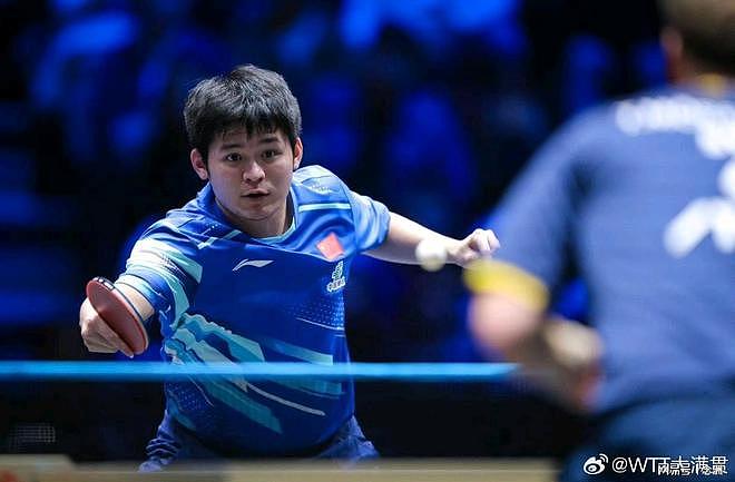 WTT不尊重？五星红旗被瑞典球衣压住！林诗栋8站仅1冠，王皓呆坐（组图） - 2