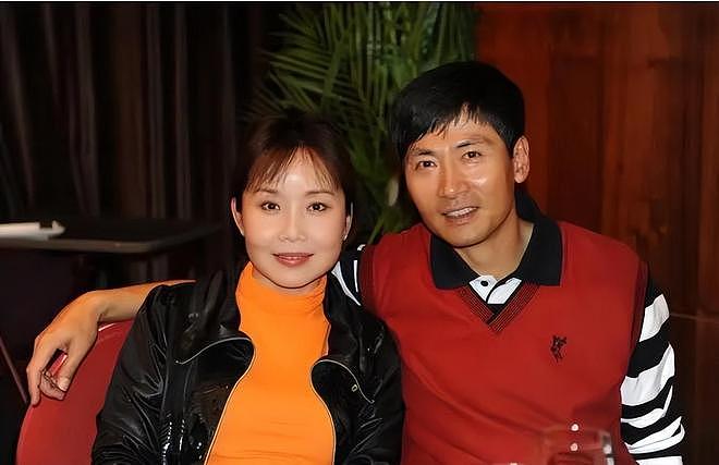 出道36年不温不火，老婆却靠一首歌红了35年，如今成春晚常客（组图） - 2