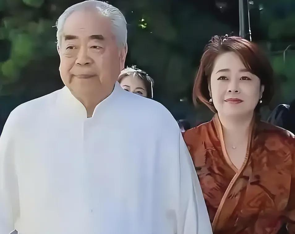 范曾好友透露内斗原因，继子继承北京房产，晒全家福挑衅亲女儿（组图） - 8