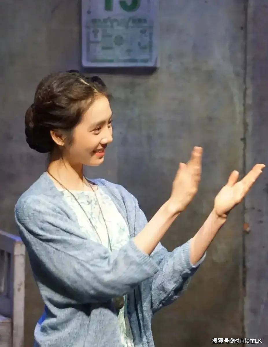 19岁黄多多美上热搜!气质比亲妈孙莉更胜一筹(组图) - 2