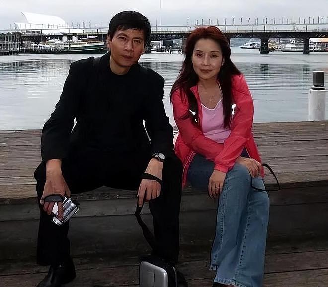 出道36年不温不火，老婆却靠一首歌红了35年，如今成春晚常客（组图） - 11