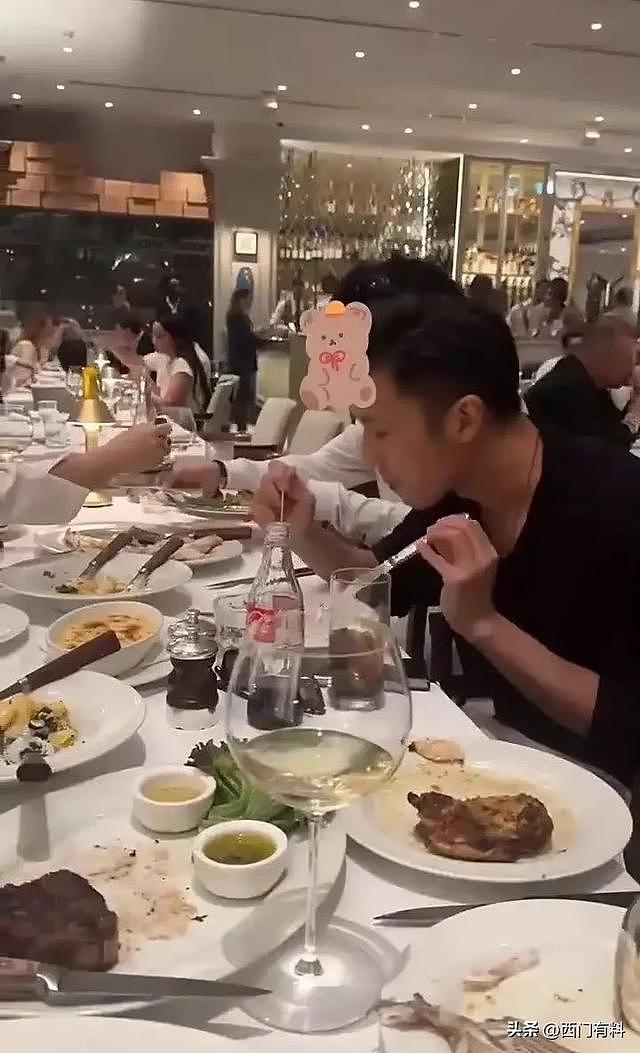 谢霆锋带大儿子迪拜度假，身高背影复制粘贴，儿子颜值被评没爸爸帅（组图） - 2