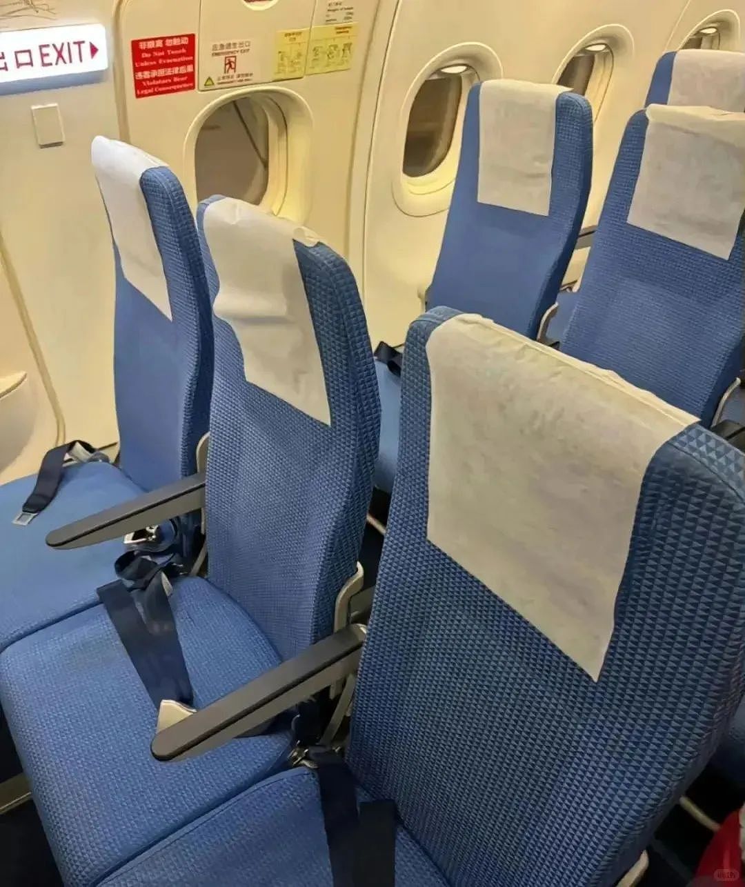 全网震怒！川航白金卡旅客强闯后舱逼哭空姐引爆热议，航司被批跪舔式服务（视频/组图） - 4