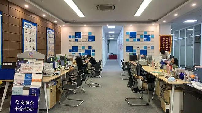 男子开“假装上班”公司：季付450元/月，租客没人是失业者（组图） - 6