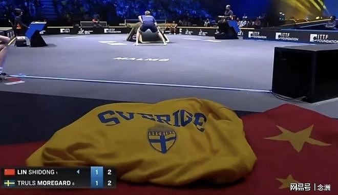WTT不尊重？五星红旗被瑞典球衣压住！林诗栋8站仅1冠，王皓呆坐（组图） - 1