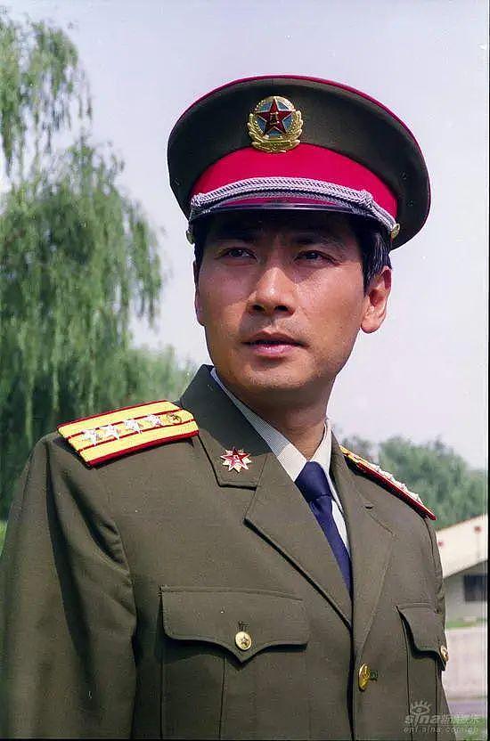出道36年不温不火，老婆却靠一首歌红了35年，如今成春晚常客（组图） - 7