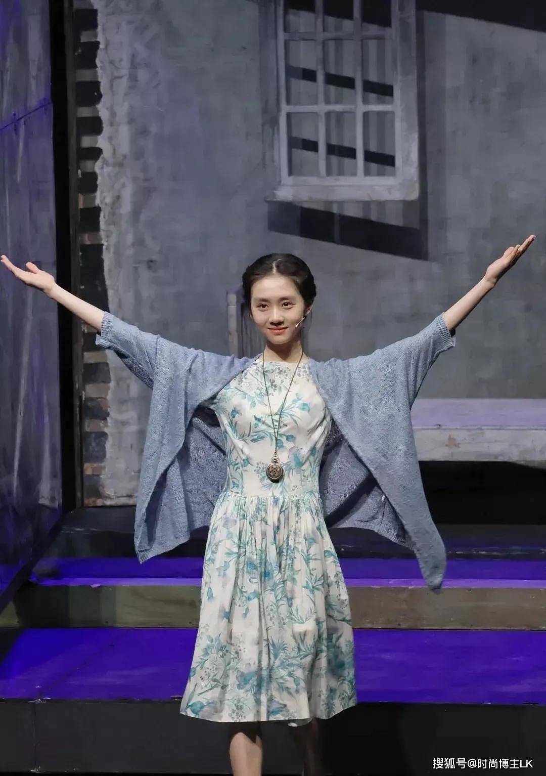 19岁黄多多美上热搜!气质比亲妈孙莉更胜一筹(组图) - 14